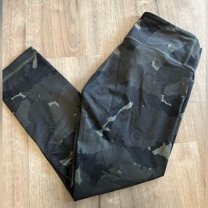Lululemon palm party cropped leggings